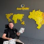 De quem fez da rua uma escola e da coragem seu diploma, agora vem a nova estrela da TV aberta: ALÔ DARLAN o programa que vai transformar as tardes do Brasil! Superação, alegria e verdade!